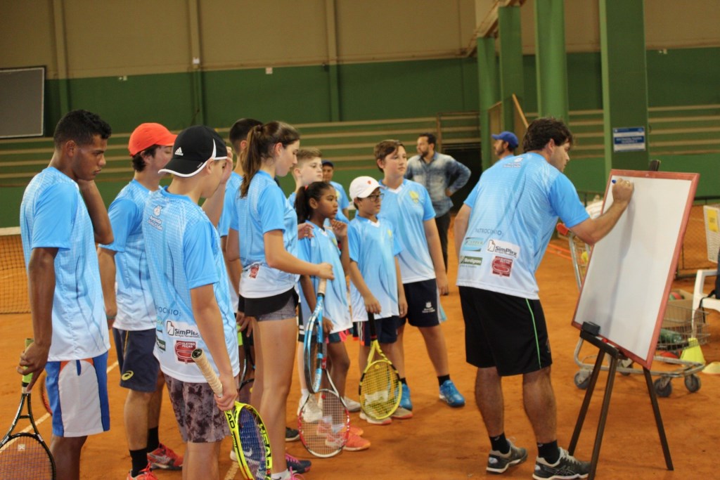 ATC reúne 80 tenistas na Clínica ADK de Tênis
