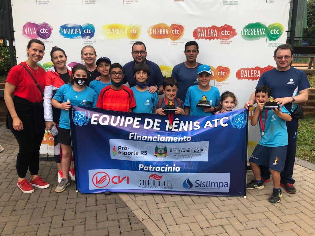 Tenistas participam da 7º etapa do Circuito de Tênis Gaúcho, em Lajeado